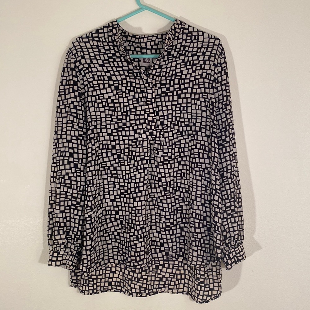 Anne Klein Lightweight Half button down Blouse. Dress, Casual